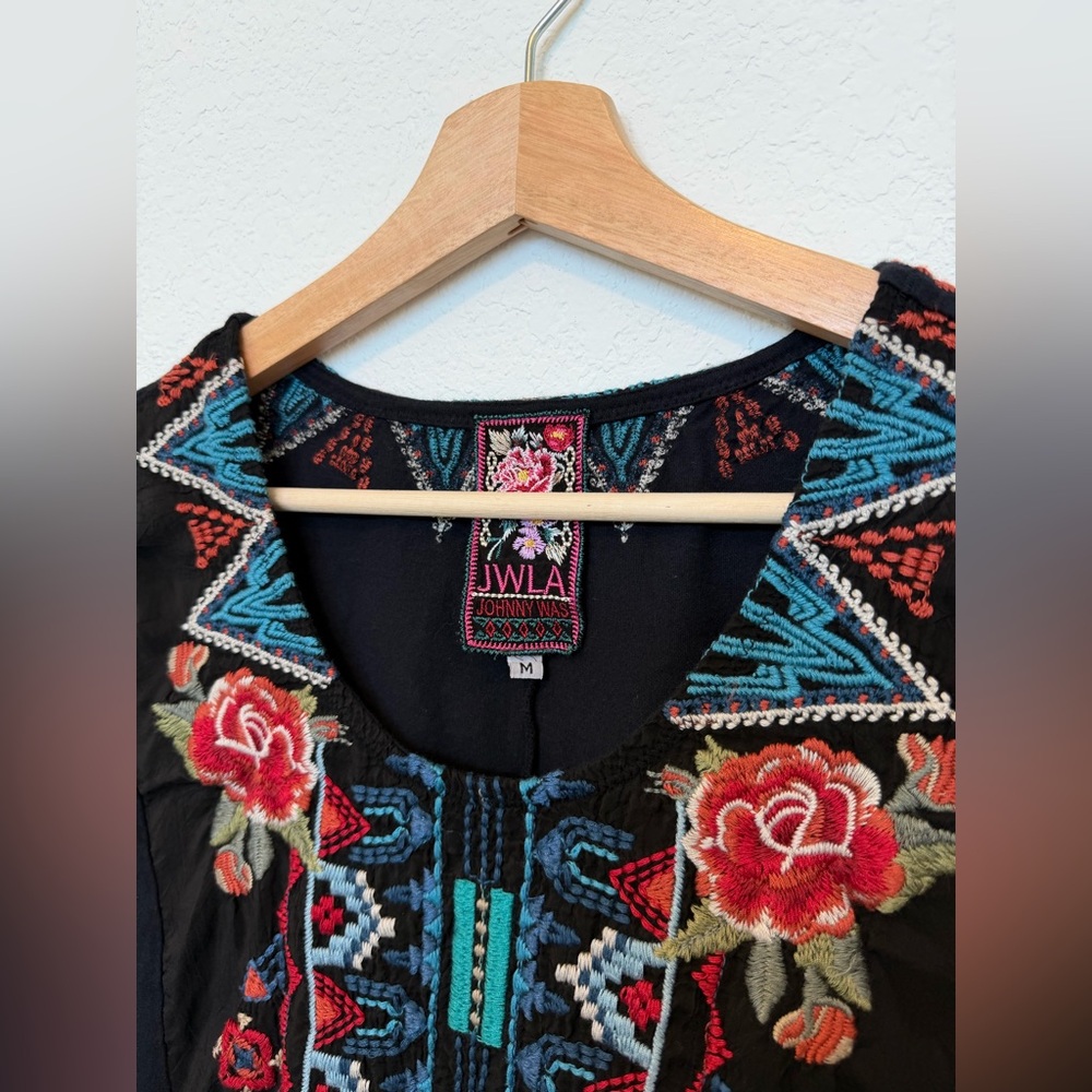Johnny Was Tunic Embroidered Black and Navy Knit Bohemian Floral Size Medium - Picture 2 of 5